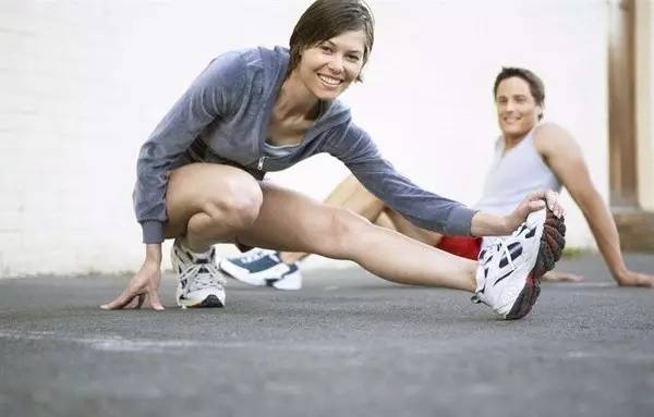 健身拉伸的正确方法和关注事项,健身拉伸的正确方式