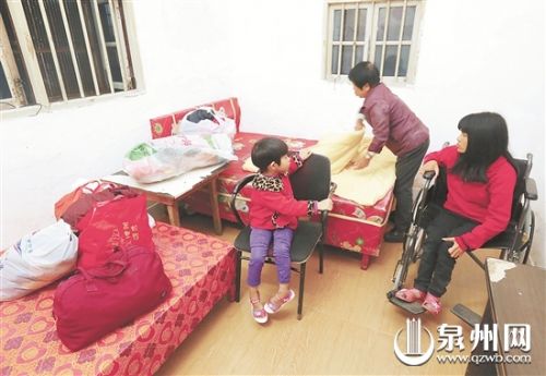 quot;我想自己走路去看花去上学quot;小冬开始康复治疗