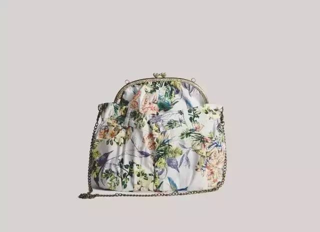 宾大女神将旧衣服“打包”送上了时尚周，居然得到名模一致追捧！