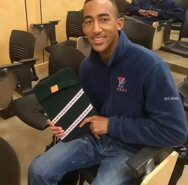 宾大女神将旧衣服“打包”送上了时尚周，居然得到名模一致追捧！