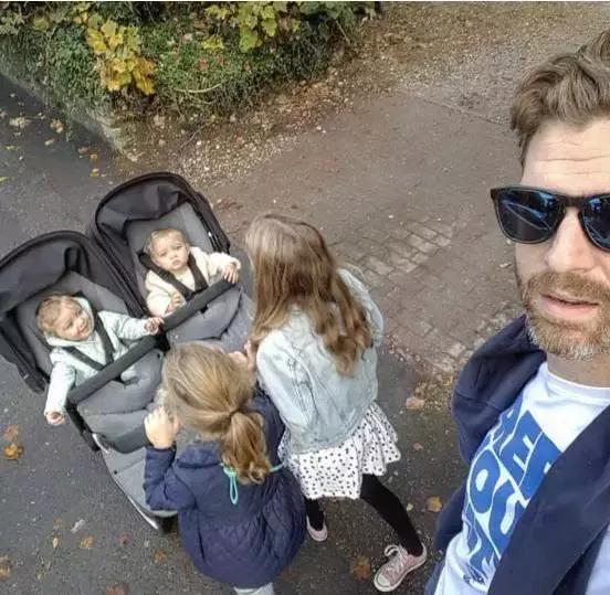 养了四个孩子的爸爸吃饭,养了很多孩子的爸爸