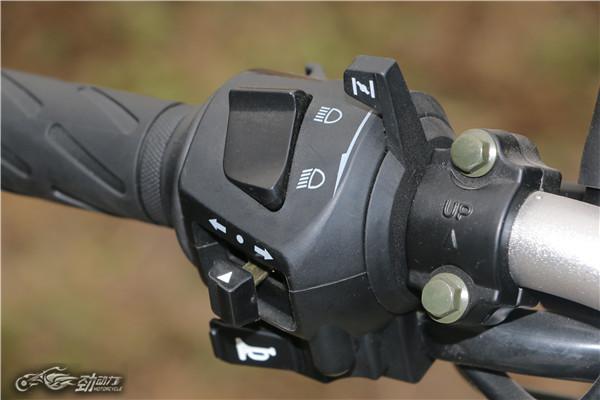 豪爵铃木锐爽150电喷试骑,豪爵太子gz150与豪爵锐爽150比较