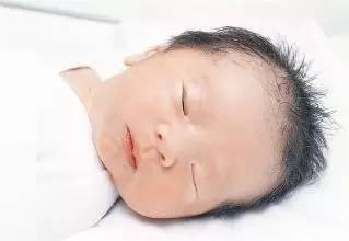 碰到宝宝囟门会成哑巴吗,孩子被按囟门会变傻吗