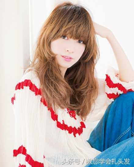 中长烫发怎么扎简单好看减龄,最火减龄发型烫发中长