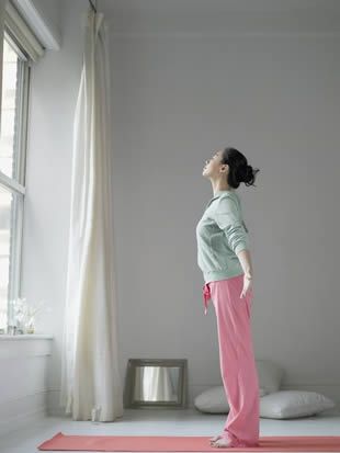 早上空腹瑜伽体式瘦身,空腹瑜伽瘦肚子和腰上赘肉