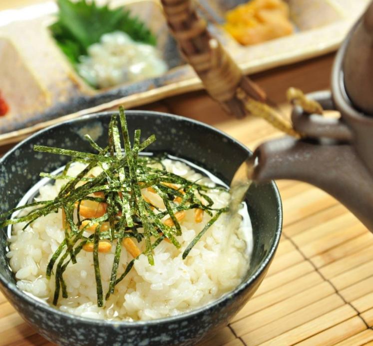 顶级日本茶泡饭,梅子茶泡饭和三文鱼茶泡饭