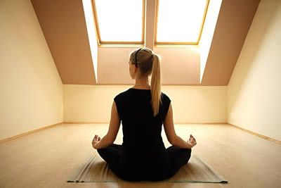 早上空腹瑜伽体式瘦身,空腹瑜伽瘦肚子和腰上赘肉