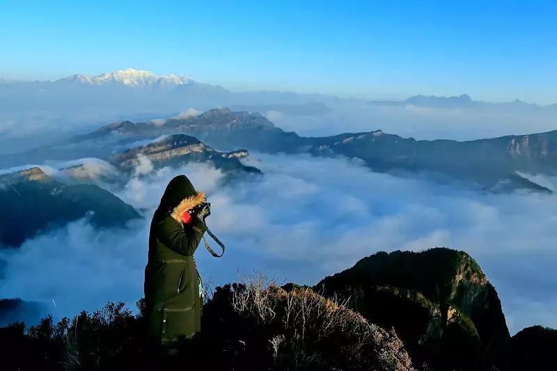 牛背山看的是什么雪山,牛背山上众多雪山示意图