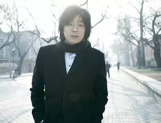 二十年后，老狼用岁月把《恋恋风尘》印在了黑胶唱片上