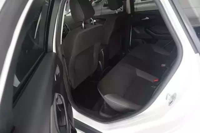 16万公里13款福克斯1.8自动多少钱,2012款福克斯风尚和舒适外观区别