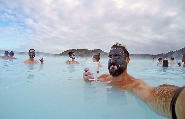 泡温泉拍照姿势的摆法,泡温泉自己拍照姿势