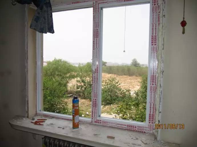 冬天高层窗户老淌水怎么回事,断桥铝冬天窗户淌水怎么解决