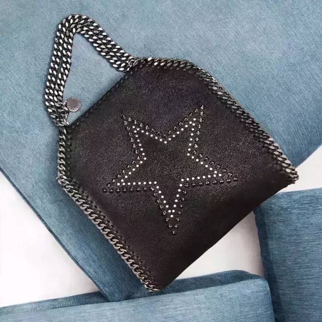 宾大女神将旧衣服“打包”送上了时尚周，居然得到名模一致追捧！