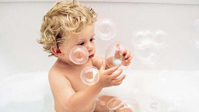 新生儿皮肤干燥怎么解决,新生儿皮肤干燥怎么护理