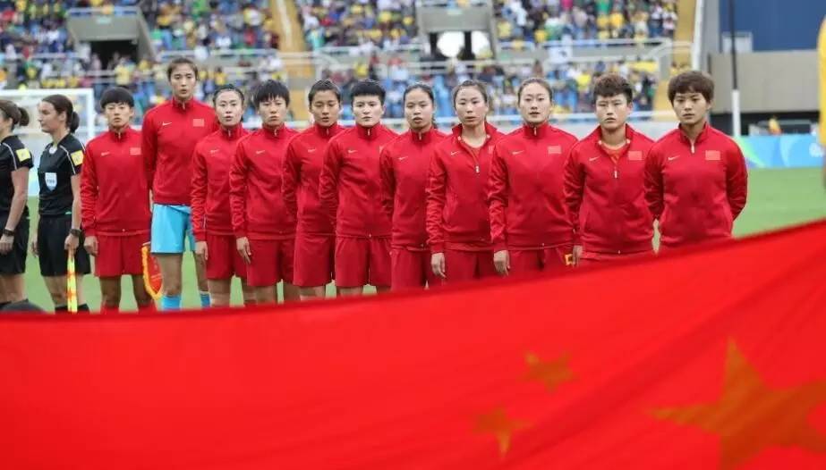 赵丽娜为什么不踢完这局世界杯,赵丽娜为中国男足加油