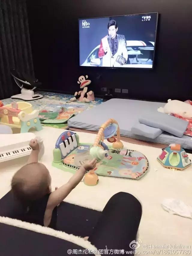 小周周现身周杰伦,周杰伦小周周喊爸爸