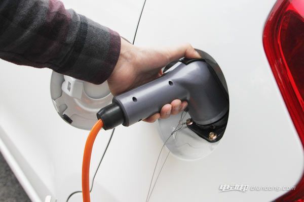 近几年各品牌电动车销量排行表,2022年纯电动车销量排行榜及价格