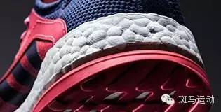 这是一双专为女性设计的跑鞋，男人看了会嫉妒
