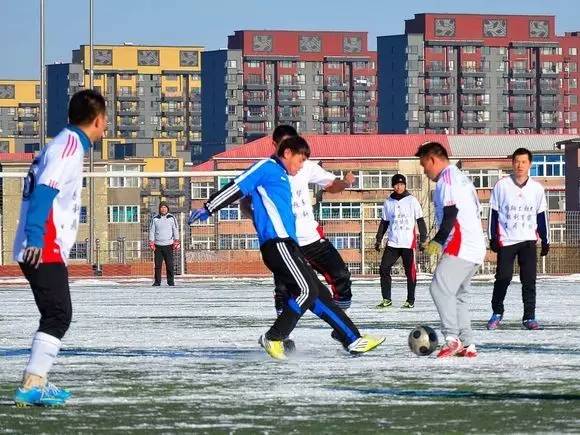 新手必学踢球方式,足球踢球小技巧