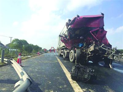 s12高速追尾事件,g35高速连环追尾事故