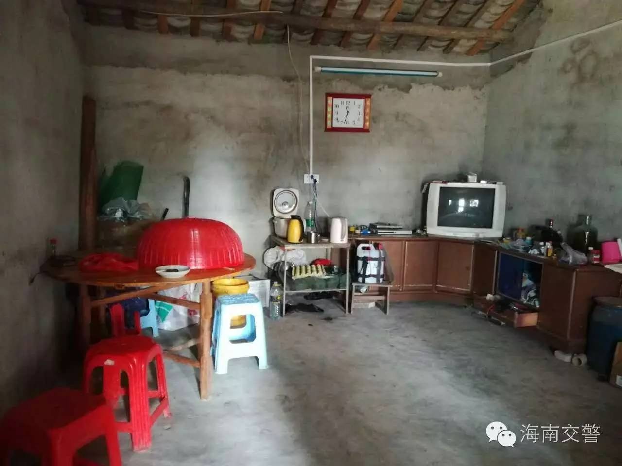 海南交警救小孩,交警协作救助受伤儿童