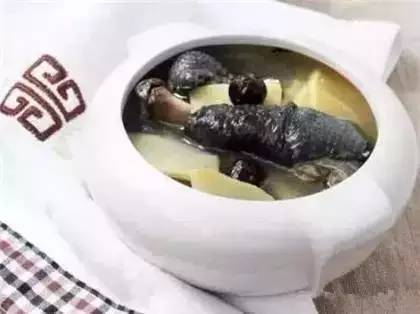 冬季手脚粗糙干裂的原因,冬天手脚裂口用什么药膏