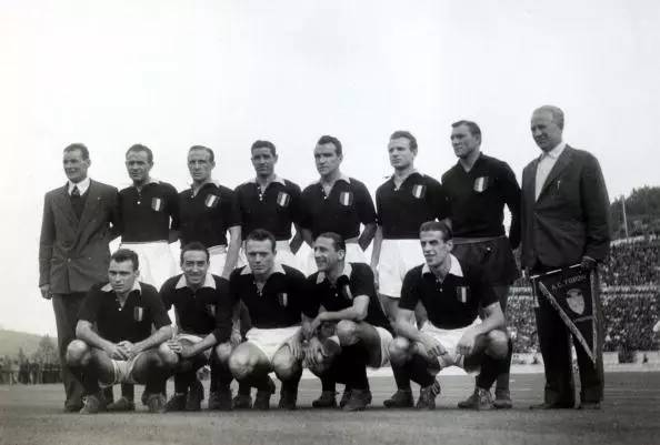 梅西祈祷完整版,梅西乘坐飞机在上空盘旋