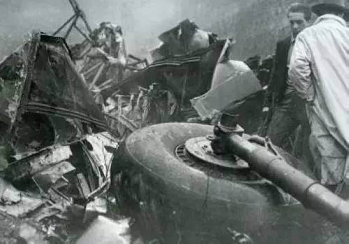 梅西祈祷完整版,梅西乘坐飞机在上空盘旋