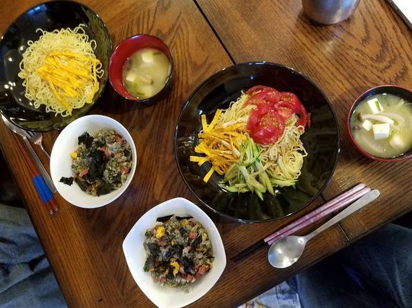 “我有美貌和面包，你给我爱情就好”，“好！”