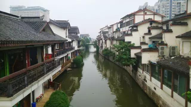 从广州飞往上海的机票价格,12月广州到苏州的飞机票多少钱