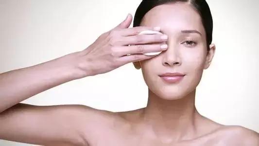 凡士林改善干燥,凡士林缓解肌肤干燥