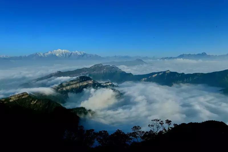 牛背山看的是什么雪山,牛背山上众多雪山示意图