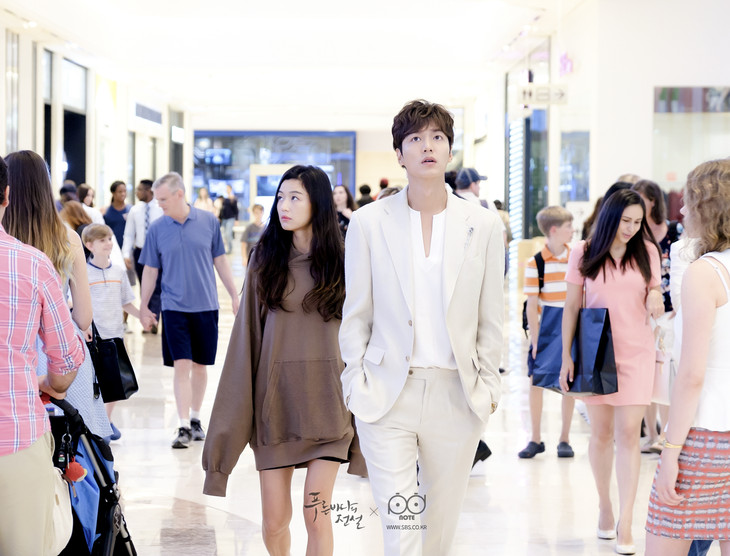 一千块的卫衣，一万块的鞋，就算做了人鱼，全智贤也要时髦到底！