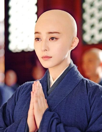 颖儿戴渔夫帽,颖儿之前嘲笑别人的视频