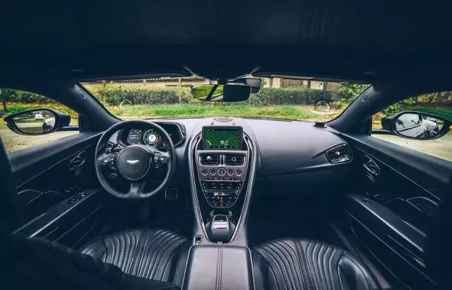 阿斯顿db11试驾,2022阿斯顿马丁db11敞篷版试驾