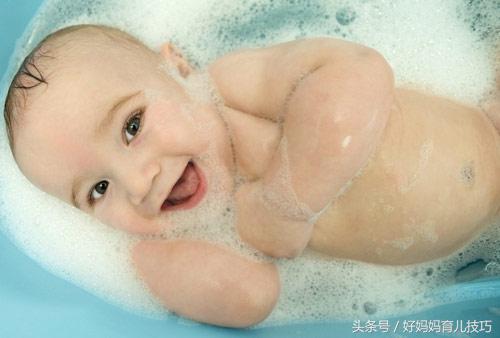 新生儿总睡觉不踏实怎么回事,新生儿睡觉不踏实一直使劲扭动