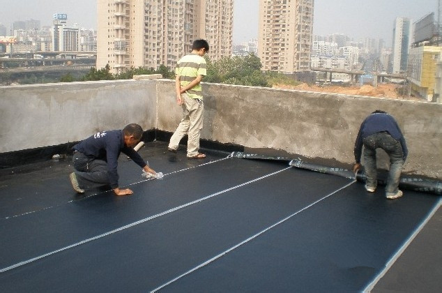 一到下雨就漏水,屋顶漏雨最佳解决方法