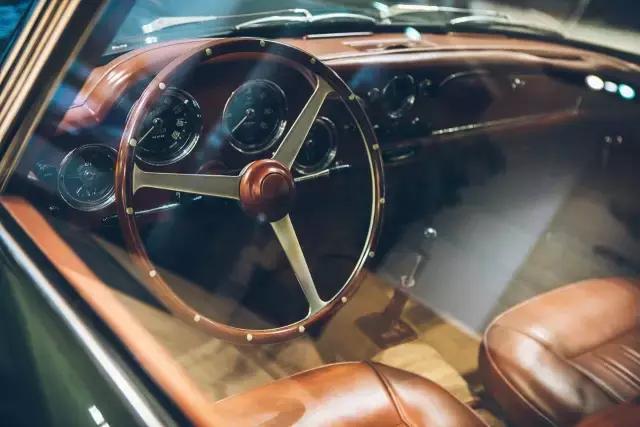 阿斯顿db11试驾,2022阿斯顿马丁db11敞篷版试驾