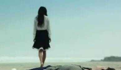 一千块的卫衣，一万块的鞋，就算做了人鱼，全智贤也要时髦到底！