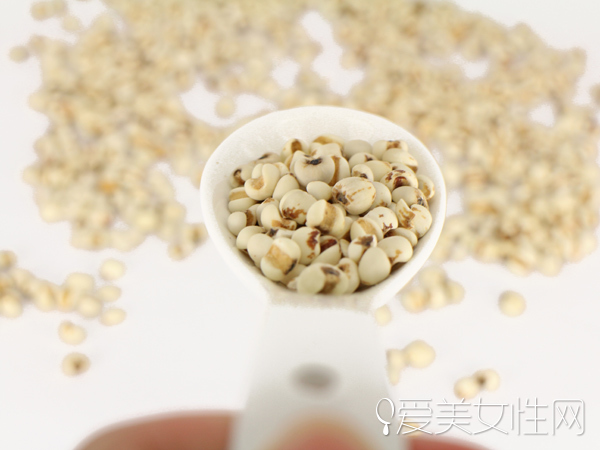 更年期潮热出汗吃钙片能缓解吗,更年期出汗潮热吃什么药能缓解