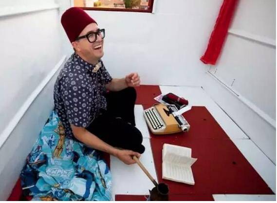 哈佛大学的精英，非要住垃圾箱！嘲笑他的人现在都服了