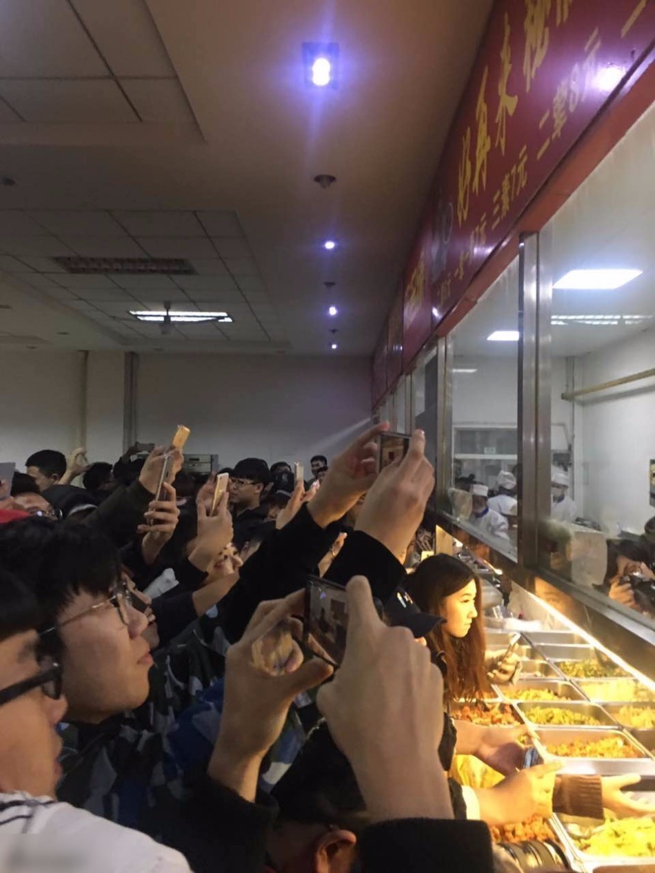 宝强餐厅,宝强吃饭