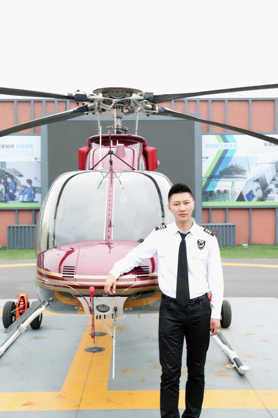 战机超低空飞行音爆有多厉害,战机超低空飞行人群震撼视频