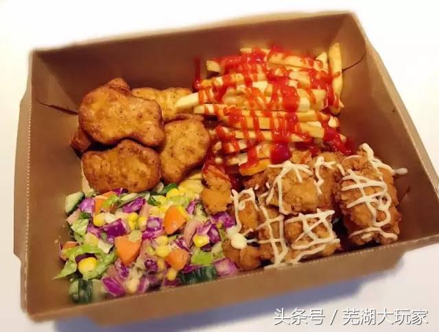 人手一只的杯子,人手一个茶杯