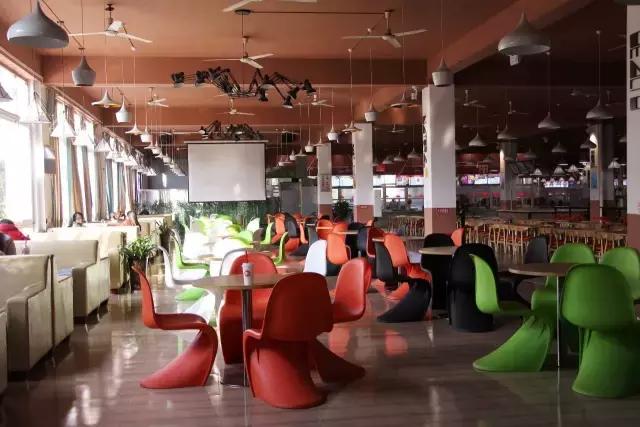 成都锦城学院大学最大食堂,川大锦城学院7个食堂