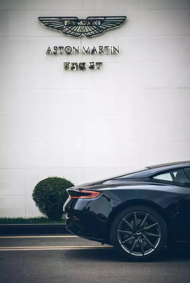 阿斯顿db11试驾,2022阿斯顿马丁db11敞篷版试驾