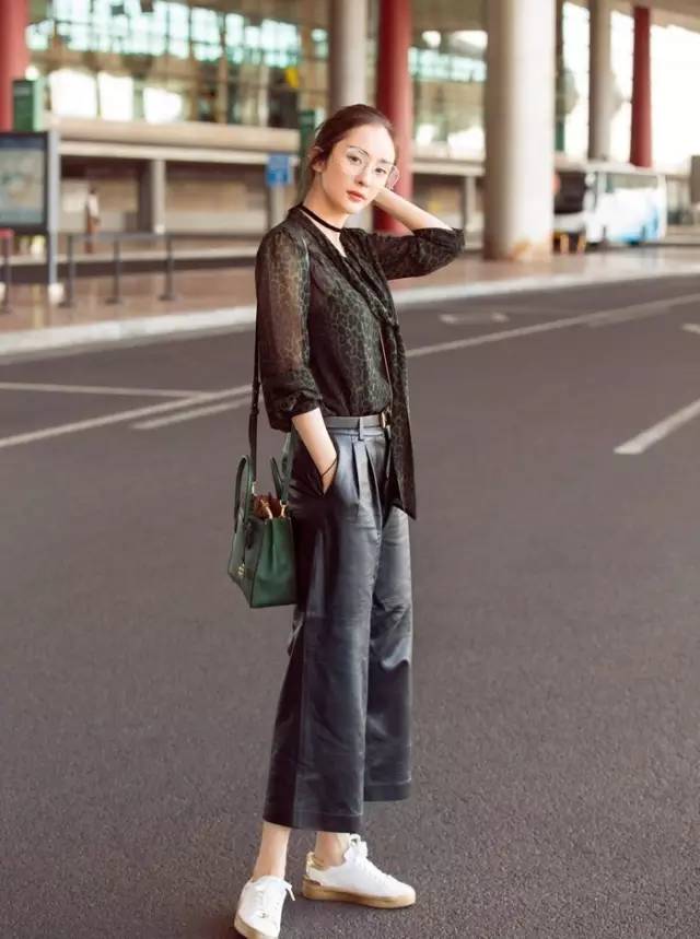 杨幂刘雯等人纷纷终止合作,杨幂刘雯新款包