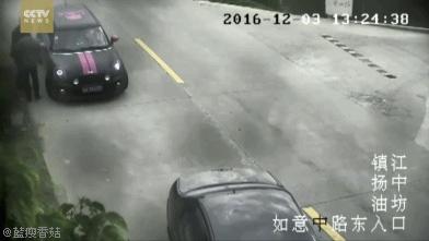 一个人在家觉得太孤单,女子一个人在家太孤单