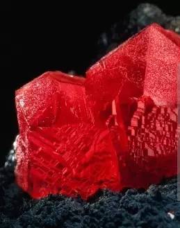 招桃花的红纹石,红纹石哪种贵一点的好