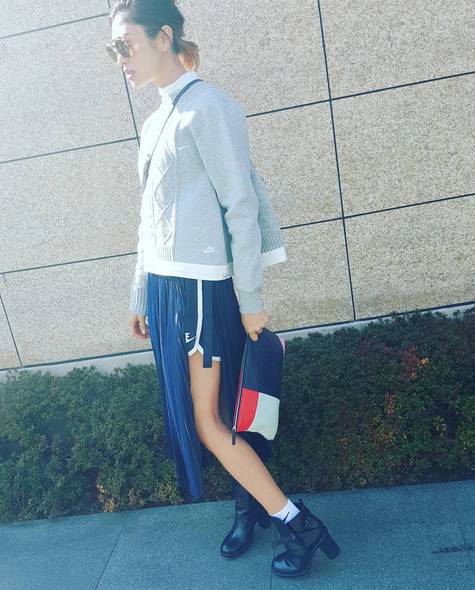 “我有美貌和面包，你给我爱情就好”，“好！”